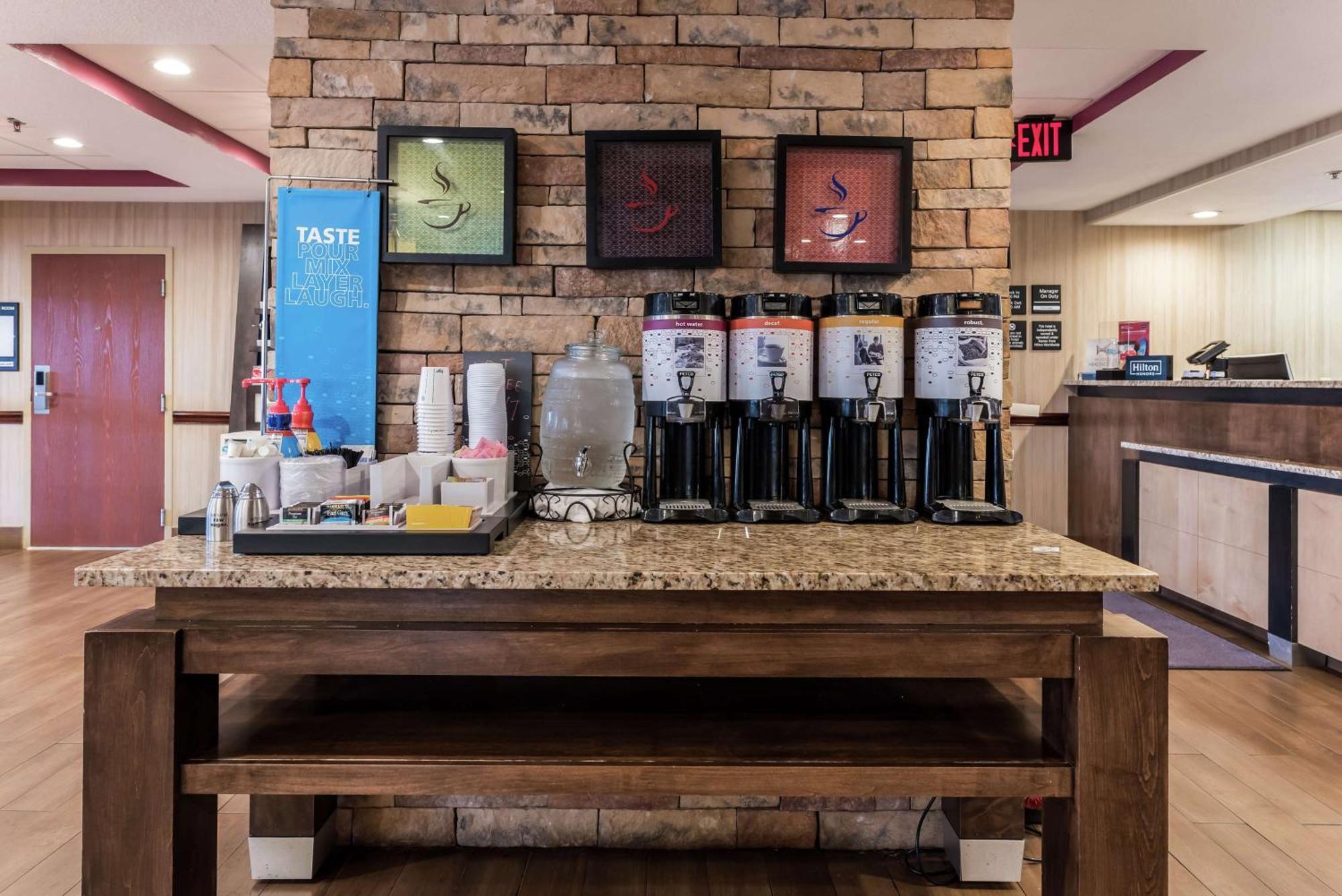 Hampton Inn Columbus I-70E/Hamilton Road Экстерьер фото